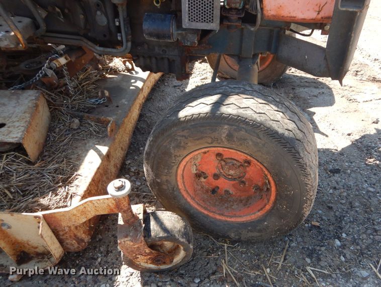 image for item GT9587 Kubota L185  tractor