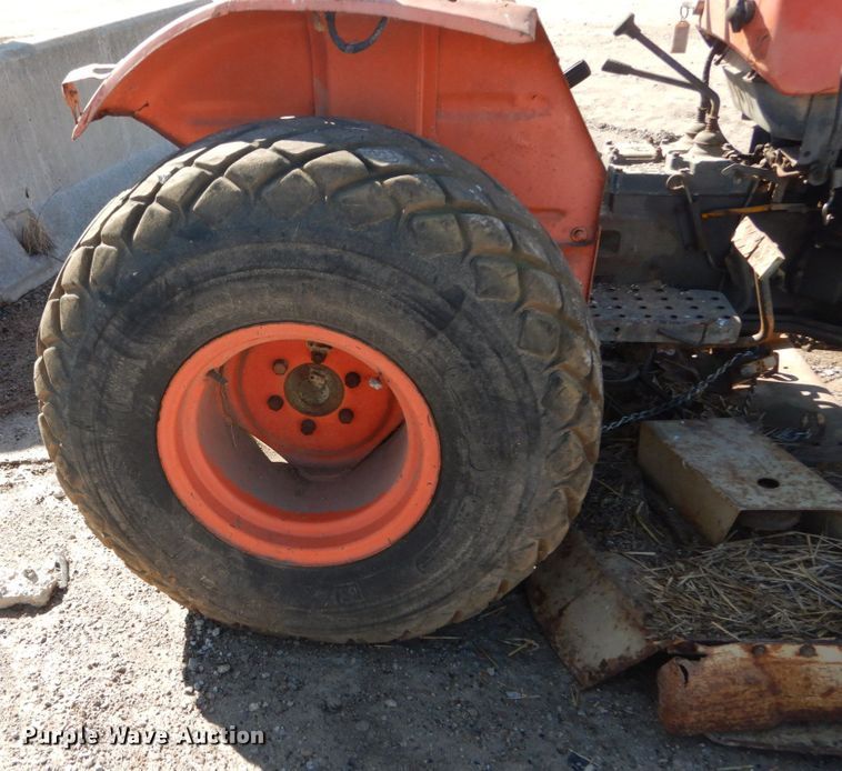 image for item GT9587 Kubota L185  tractor