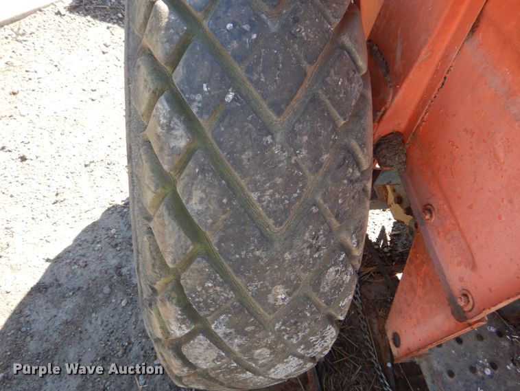 image for item GT9587 Kubota L185  tractor