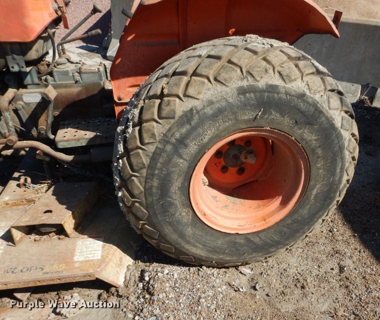image for item GT9587 Kubota L185  tractor