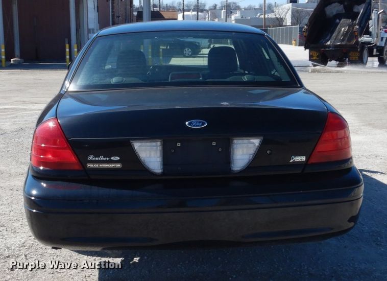 image for item GT9589 2010 Ford Crown Victoria Police Interceptor