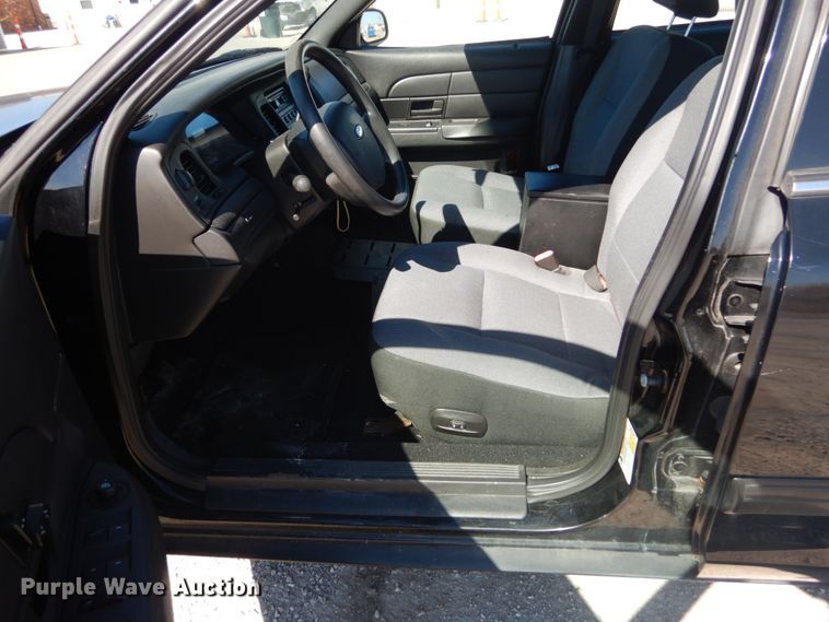 image for item GT9589 2010 Ford Crown Victoria Police Interceptor