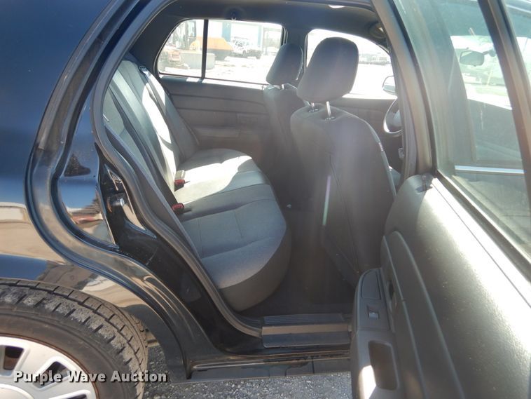 image for item GT9589 2010 Ford Crown Victoria Police Interceptor