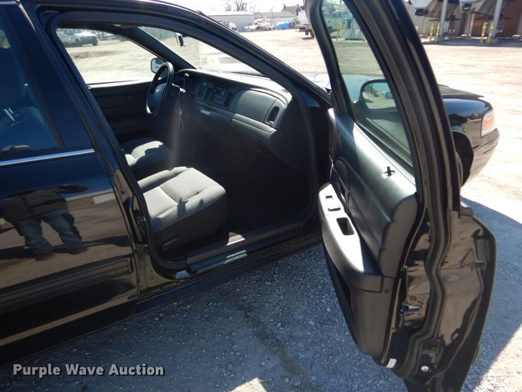 image for item GT9589 2010 Ford Crown Victoria Police Interceptor