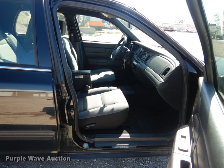 image for item GT9589 2010 Ford Crown Victoria Police Interceptor