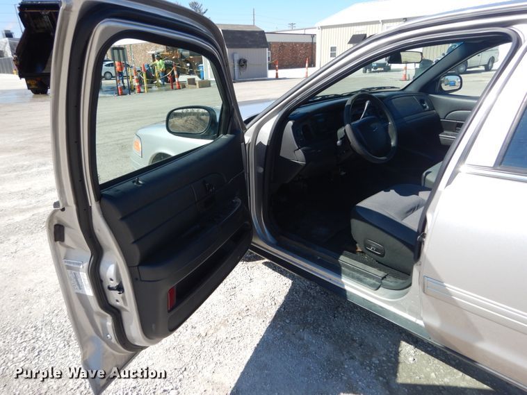 image for item GT9590 2010 Ford Crown Victoria Police Interceptor