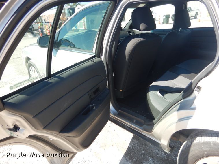 image for item GT9590 2010 Ford Crown Victoria Police Interceptor