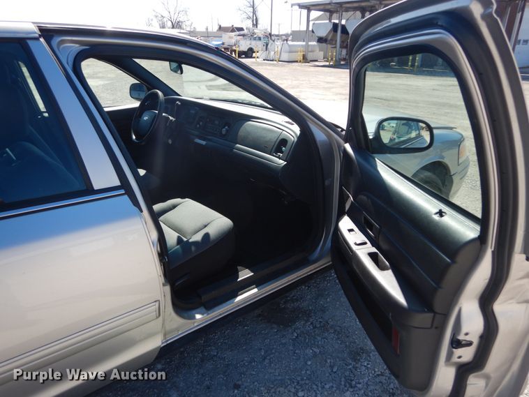 image for item GT9590 2010 Ford Crown Victoria Police Interceptor