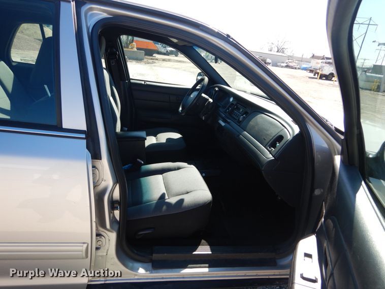image for item GT9590 2010 Ford Crown Victoria Police Interceptor