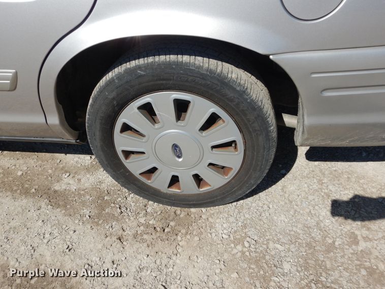 image for item GT9590 2010 Ford Crown Victoria Police Interceptor