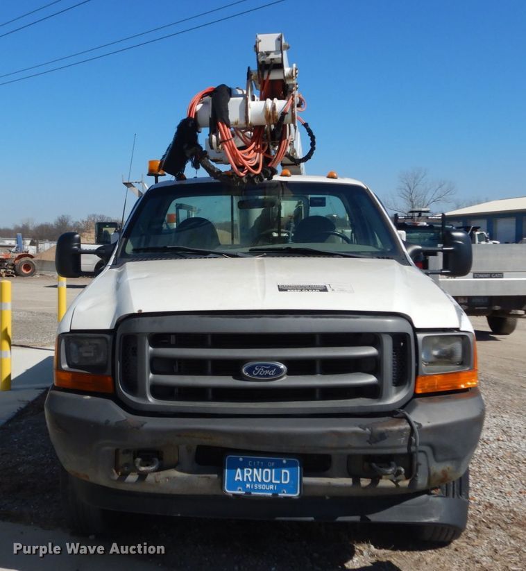 image for item GT9592 2001 Ford F550 Super Duty XL  bucket truck
