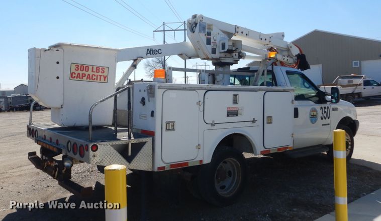 image for item GT9592 2001 Ford F550 Super Duty XL  bucket truck