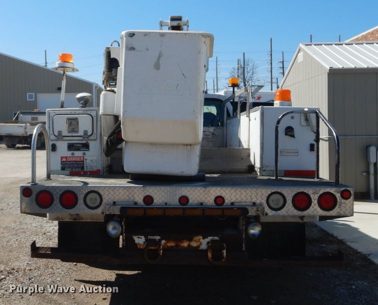 image for item GT9592 2001 Ford F550 Super Duty XL  bucket truck