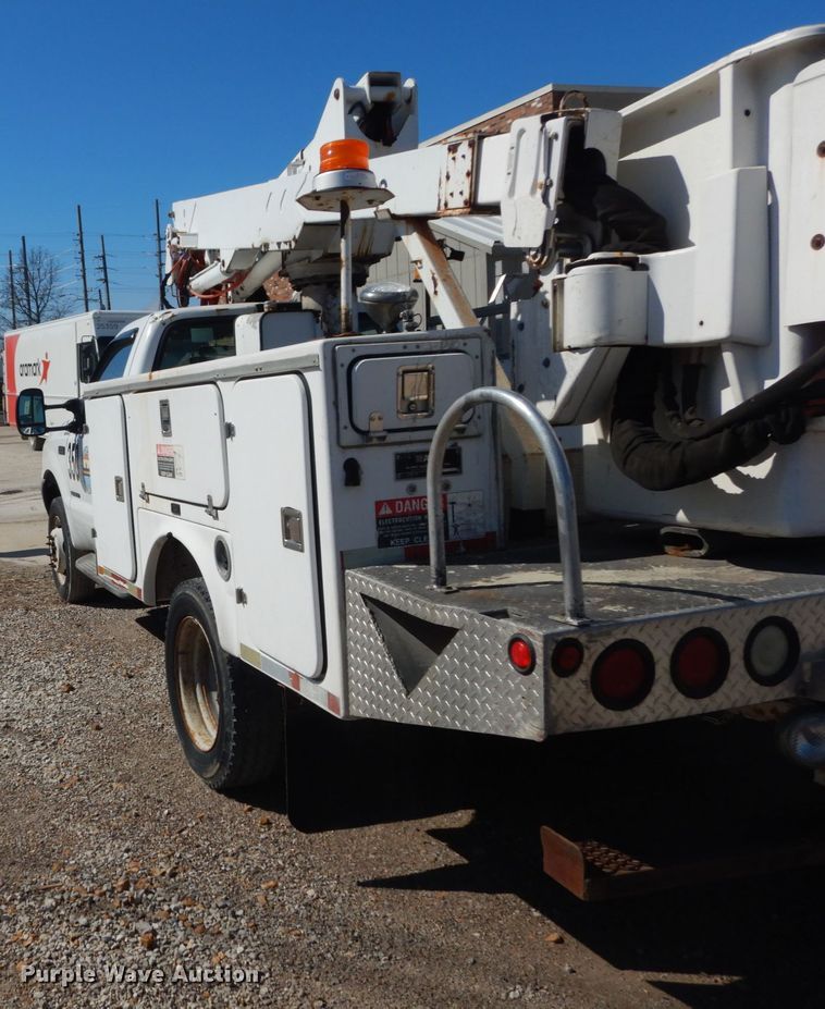 image for item GT9592 2001 Ford F550 Super Duty XL  bucket truck