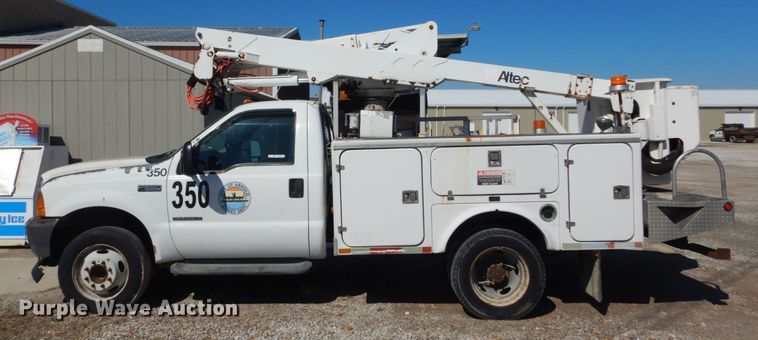 image for item GT9592 2001 Ford F550 Super Duty XL  bucket truck