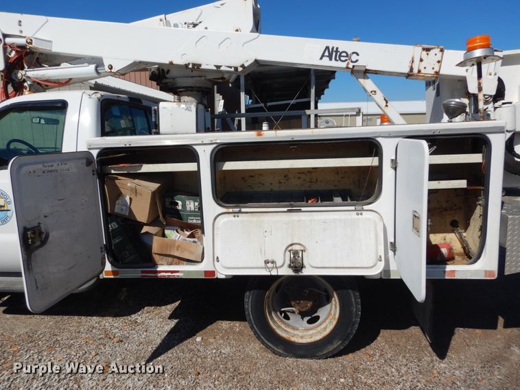 image for item GT9592 2001 Ford F550 Super Duty XL  bucket truck