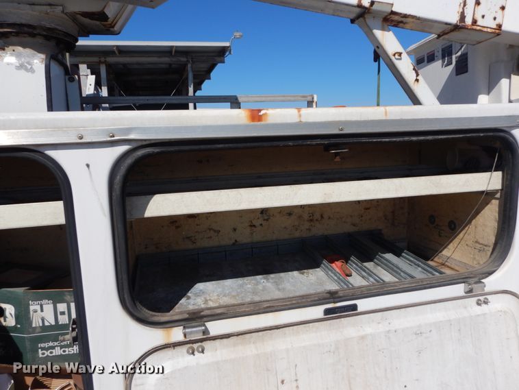 image for item GT9592 2001 Ford F550 Super Duty XL  bucket truck