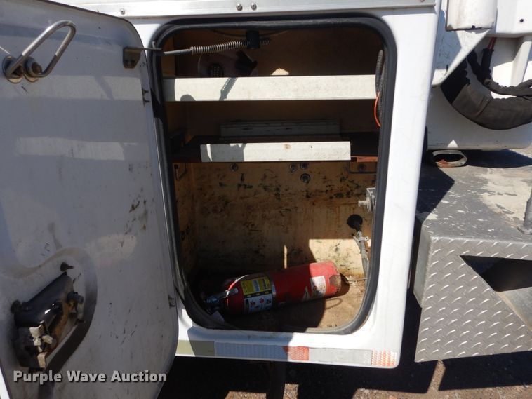 image for item GT9592 2001 Ford F550 Super Duty XL  bucket truck