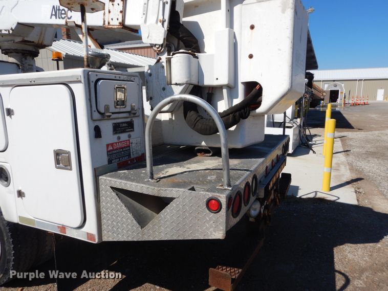 image for item GT9592 2001 Ford F550 Super Duty XL  bucket truck