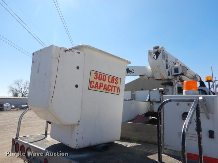 image for item GT9592 2001 Ford F550 Super Duty XL  bucket truck