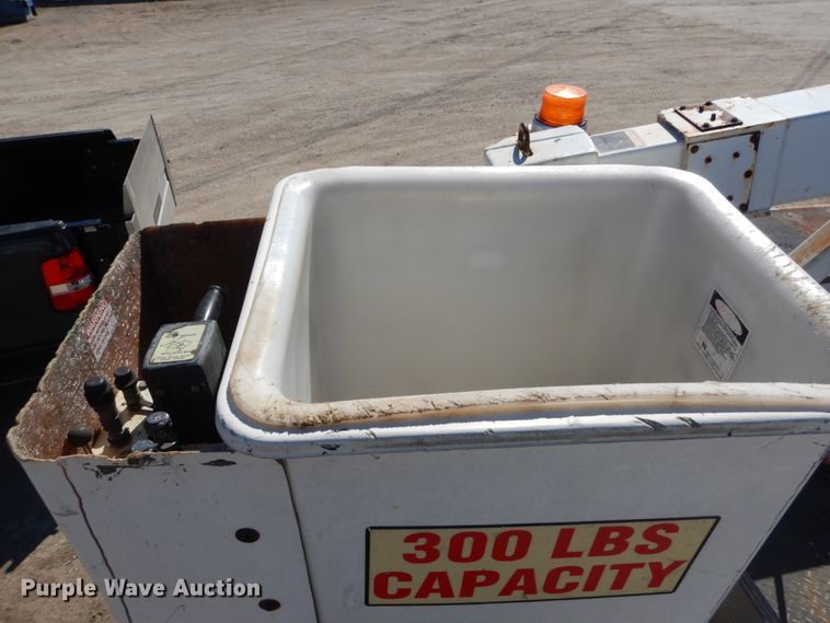 image for item GT9592 2001 Ford F550 Super Duty XL  bucket truck