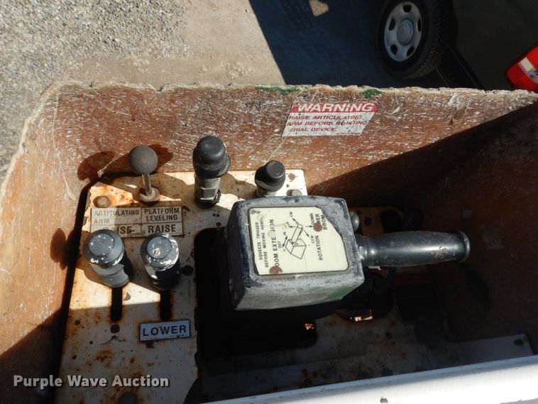 image for item GT9592 2001 Ford F550 Super Duty XL  bucket truck