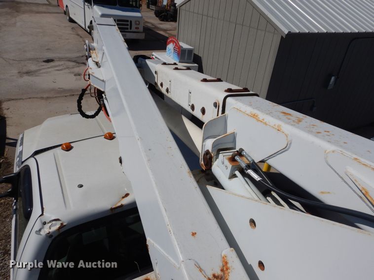 image for item GT9592 2001 Ford F550 Super Duty XL  bucket truck