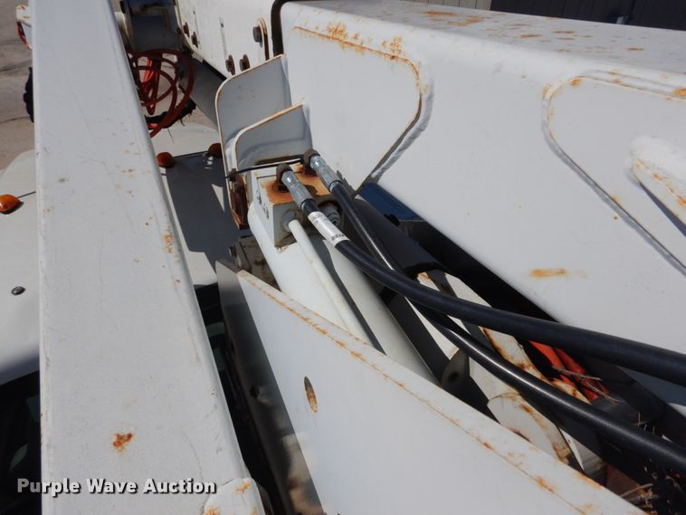 image for item GT9592 2001 Ford F550 Super Duty XL  bucket truck