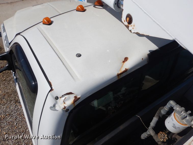 image for item GT9592 2001 Ford F550 Super Duty XL  bucket truck