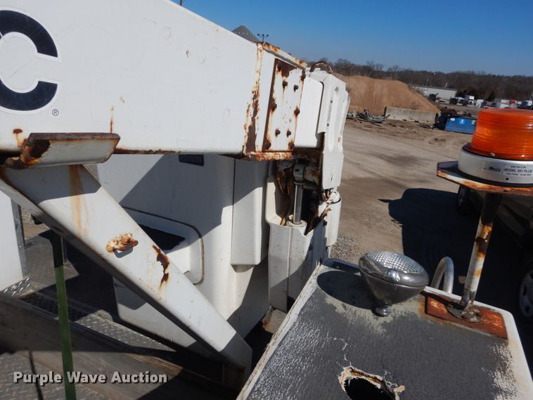 image for item GT9592 2001 Ford F550 Super Duty XL  bucket truck