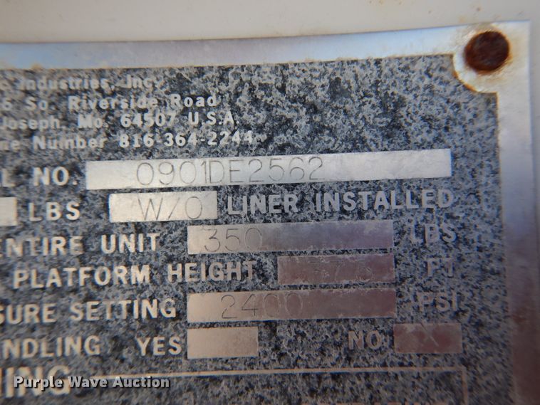 image for item GT9592 2001 Ford F550 Super Duty XL  bucket truck