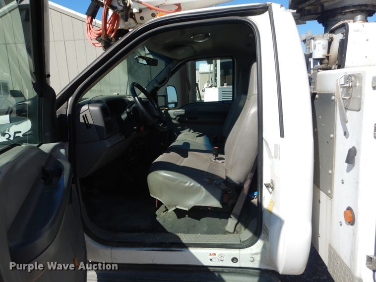 image for item GT9592 2001 Ford F550 Super Duty XL  bucket truck