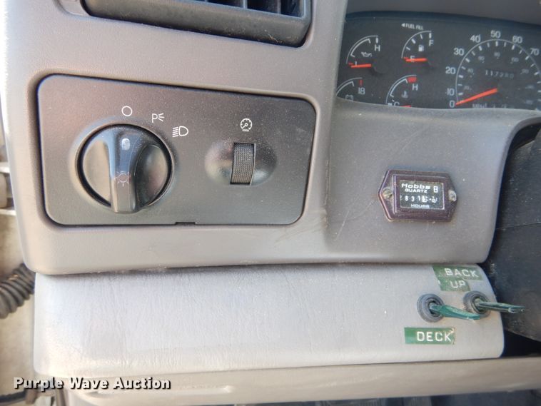 image for item GT9592 2001 Ford F550 Super Duty XL  bucket truck