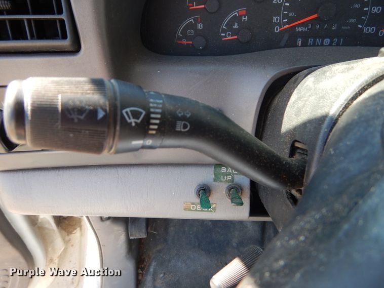 image for item GT9592 2001 Ford F550 Super Duty XL  bucket truck