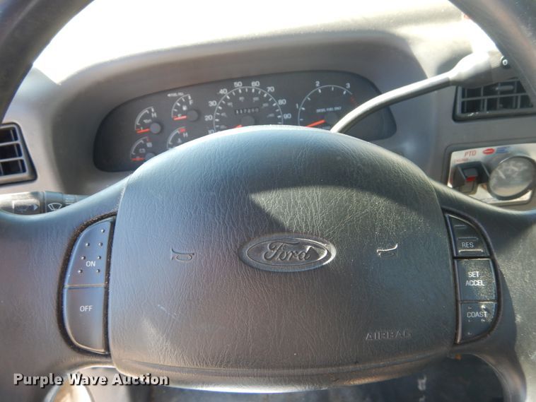 image for item GT9592 2001 Ford F550 Super Duty XL  bucket truck