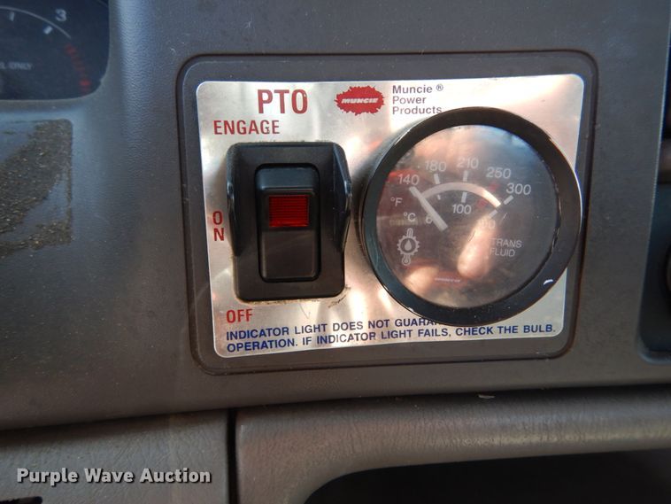 image for item GT9592 2001 Ford F550 Super Duty XL  bucket truck