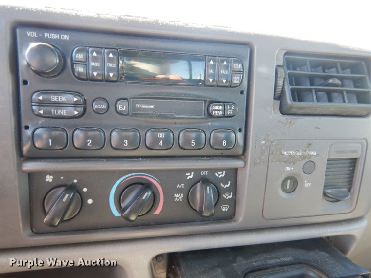 image for item GT9592 2001 Ford F550 Super Duty XL  bucket truck