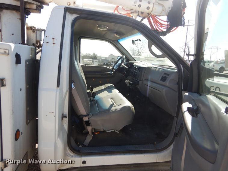image for item GT9592 2001 Ford F550 Super Duty XL  bucket truck