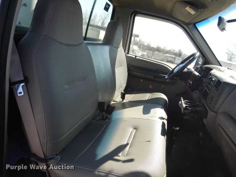 image for item GT9592 2001 Ford F550 Super Duty XL  bucket truck