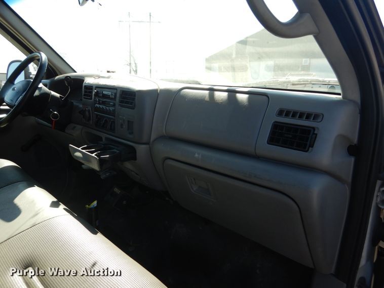 image for item GT9592 2001 Ford F550 Super Duty XL  bucket truck