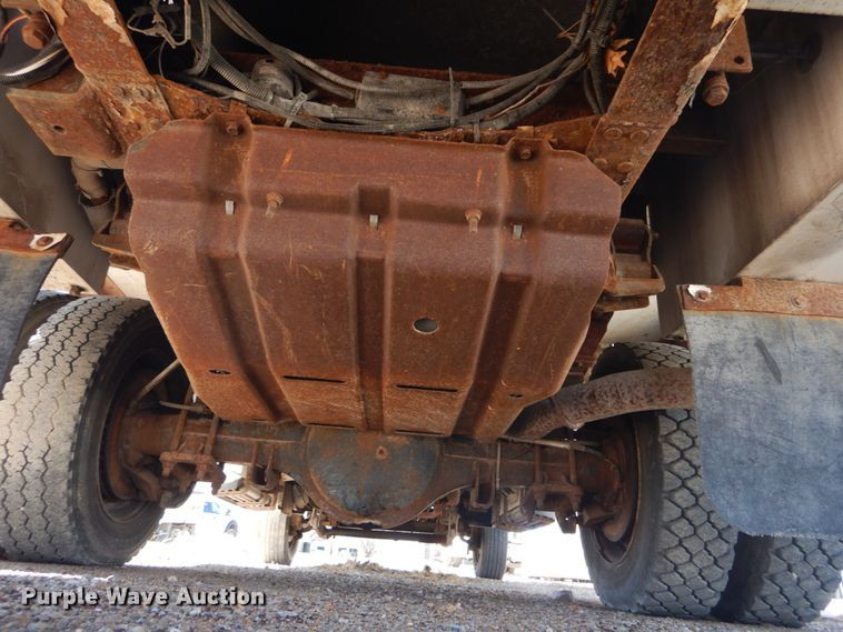 image for item GT9592 2001 Ford F550 Super Duty XL  bucket truck