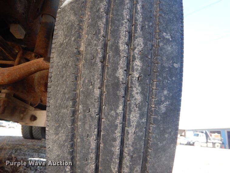 image for item GT9592 2001 Ford F550 Super Duty XL  bucket truck