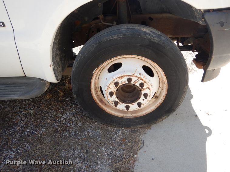 image for item GT9592 2001 Ford F550 Super Duty XL  bucket truck