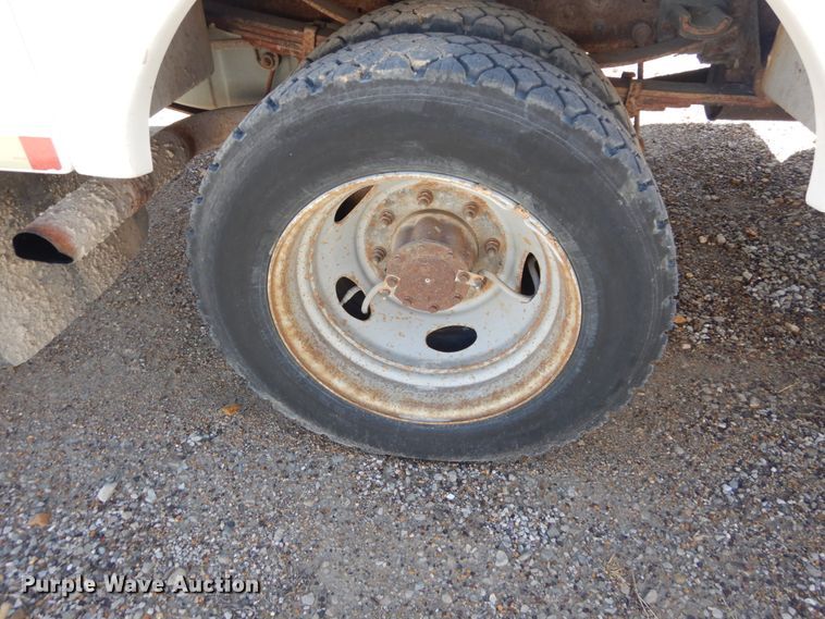 image for item GT9592 2001 Ford F550 Super Duty XL  bucket truck