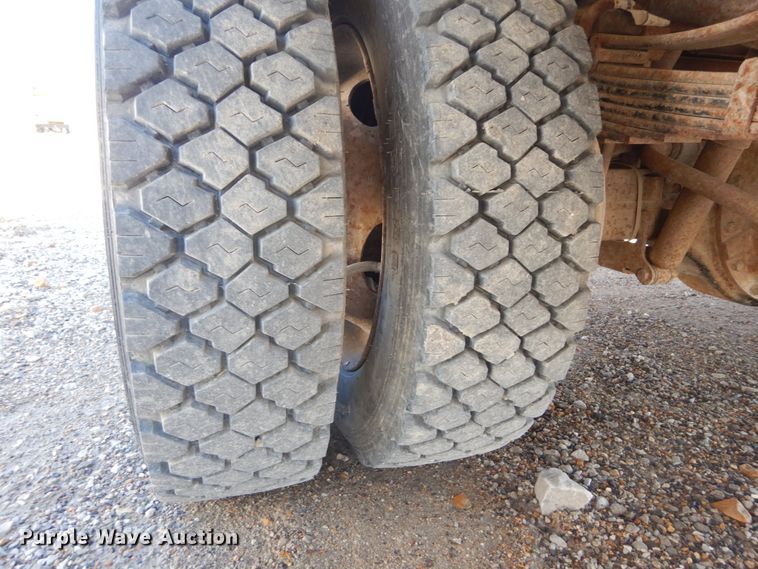 image for item GT9592 2001 Ford F550 Super Duty XL  bucket truck