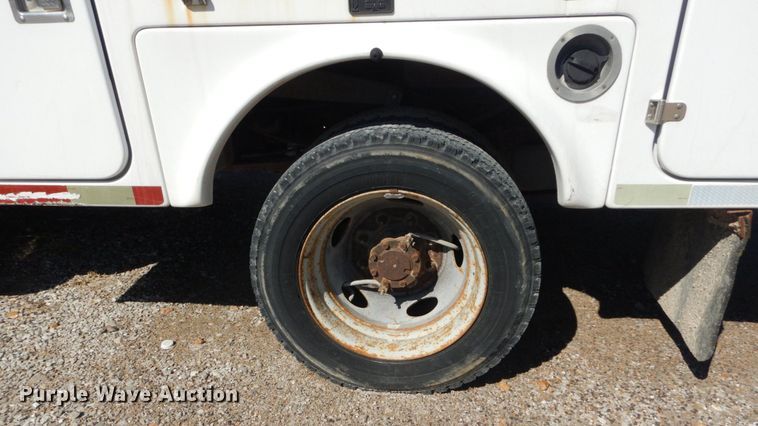 image for item GT9592 2001 Ford F550 Super Duty XL  bucket truck