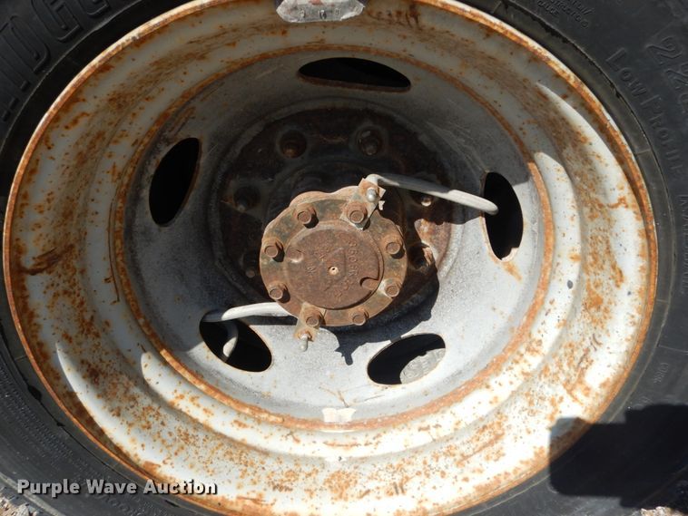 image for item GT9592 2001 Ford F550 Super Duty XL  bucket truck