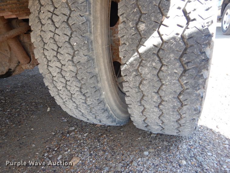 image for item GT9592 2001 Ford F550 Super Duty XL  bucket truck