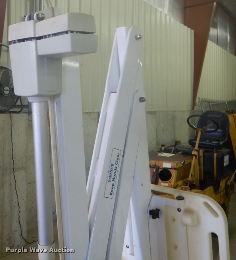 image for item GT9615 Aquatic lift