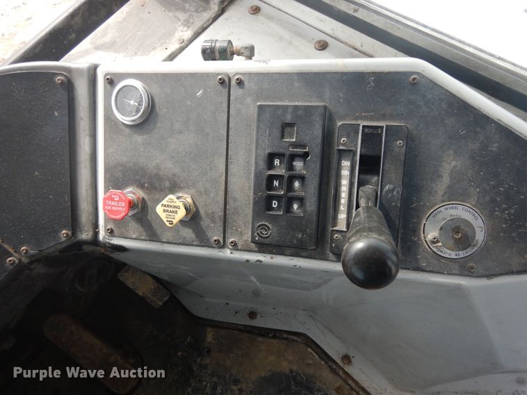 image for item H1845 2005 Ottumwa 30  yard truck